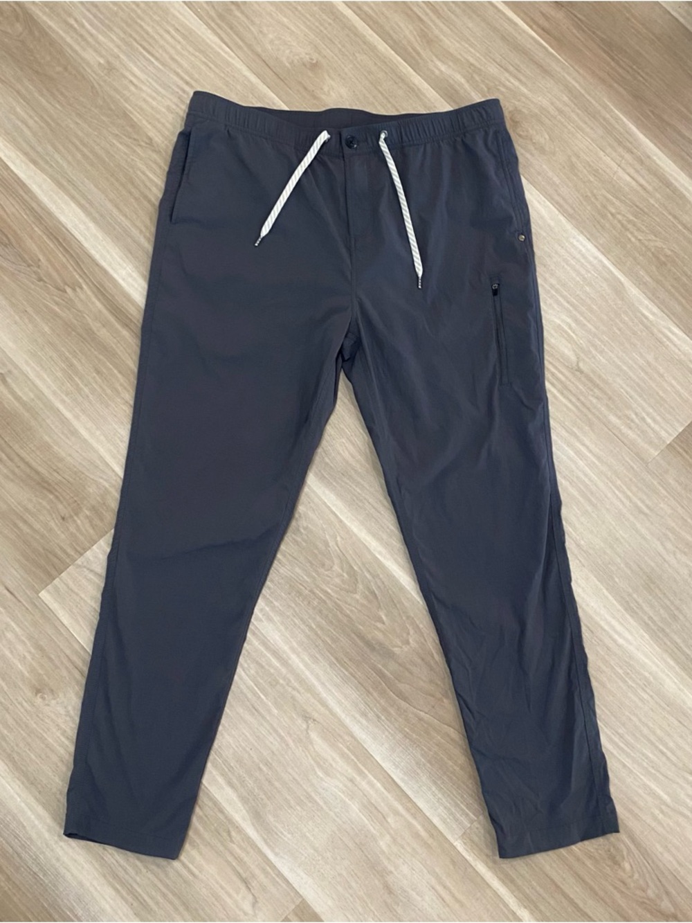 Vuori Men's Charcoal Jogger Drawstring Pants